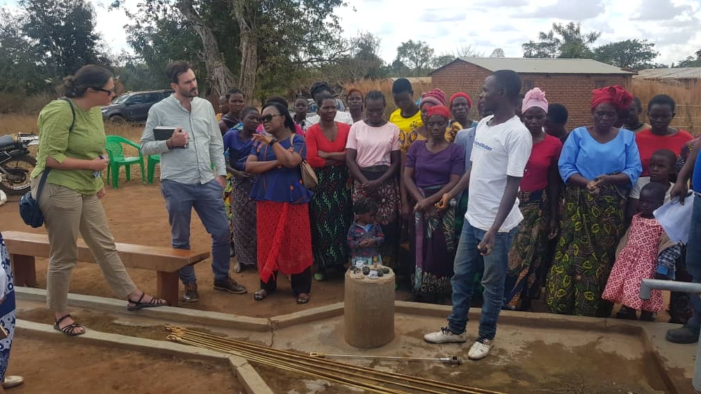 Area Mechanic, Mcloyd Kamoto, demonstrative a waterpoint repair