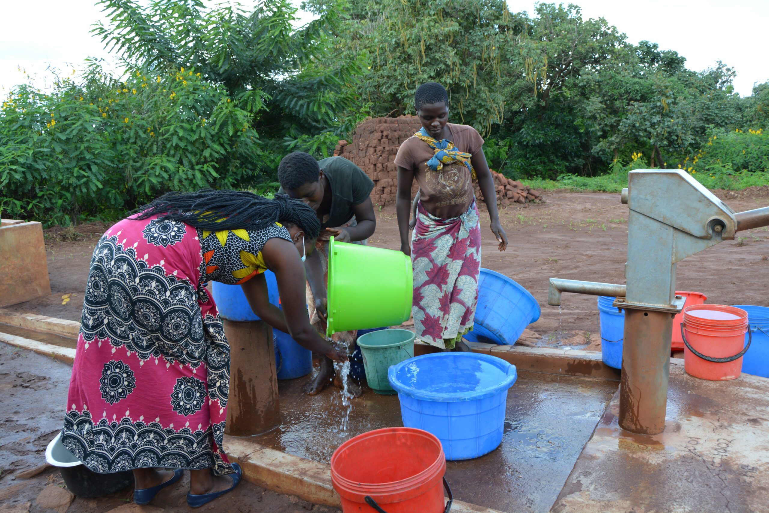 Women collecting water